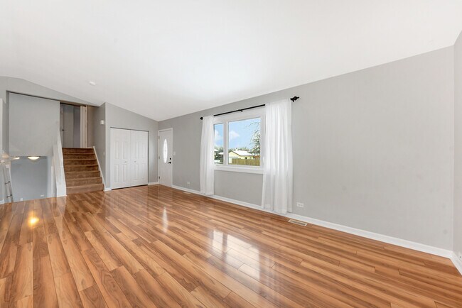Building Photo - 274 N Janes Ave