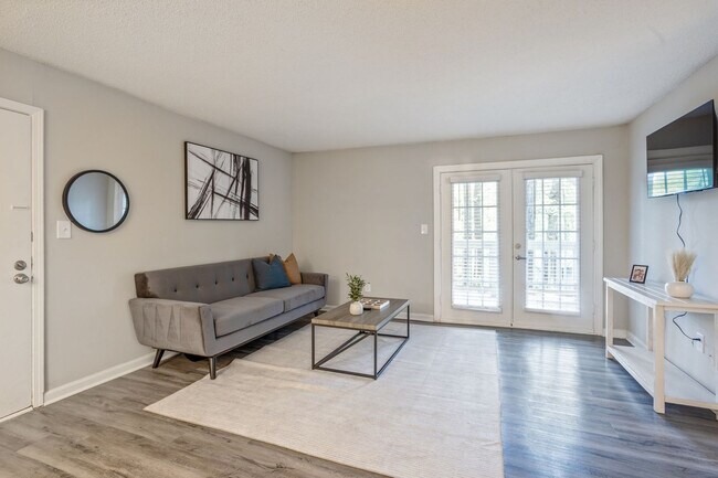 Foto del edificio - 1800 Lantern Ridge Dr