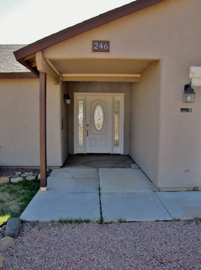 Building Photo - 3BR/2BA/2CG, 1519 sq.ft on half acre in Huachuca City, AZ