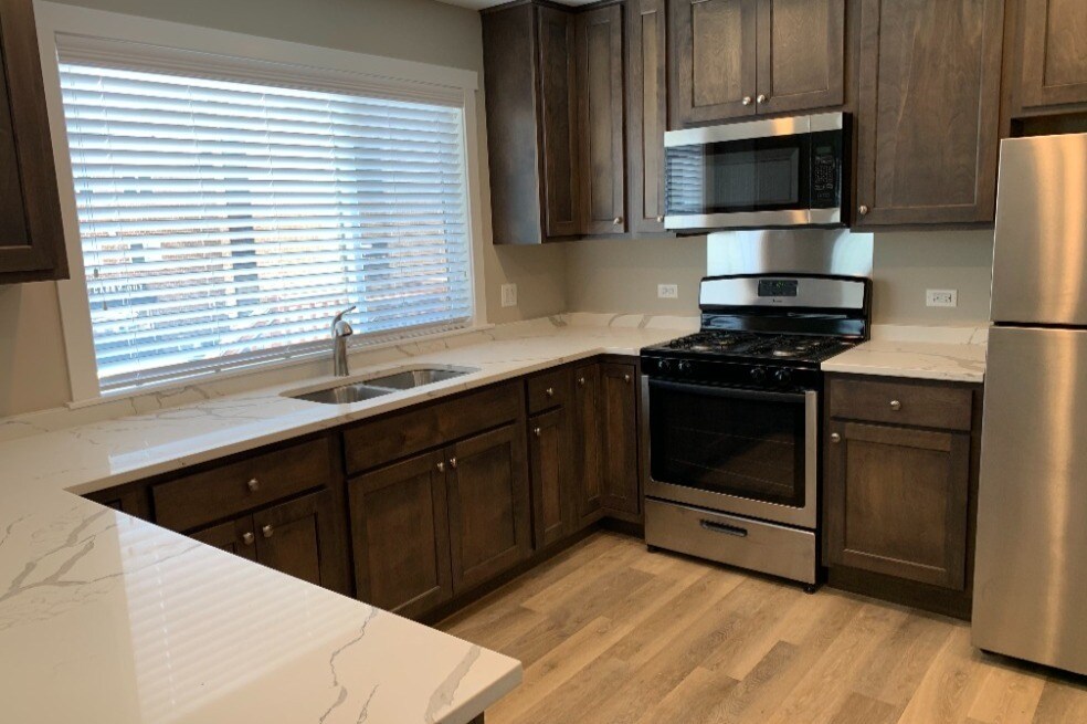 Foto principal - 24043 Oak St