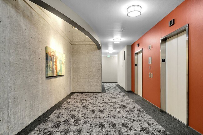 Foto del edificio - 0bd/1ba Bellevue Condo