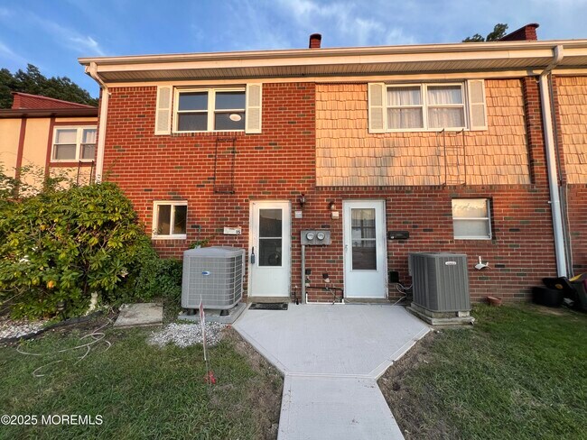 Foto del edificio - 15 Briar Mills Dr
