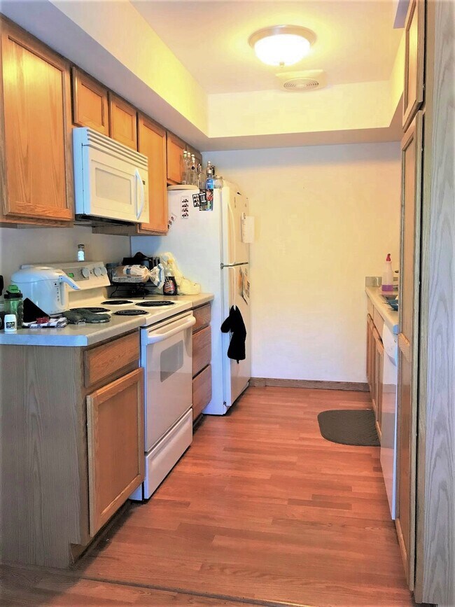 Kitchen, Dishwasher - 7118 Raymond Rd