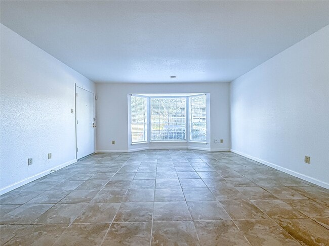 Foto del edificio - 9201 Clarewood Dr