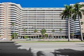 Foto del edificio - 5555 Collins Ave
