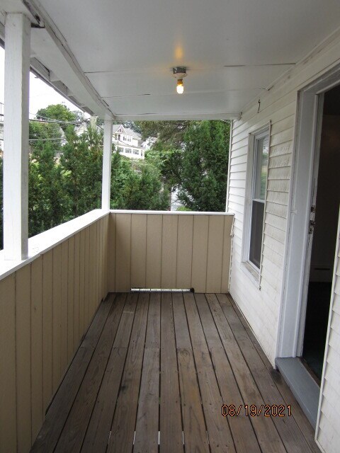 Private porch - 360 High St