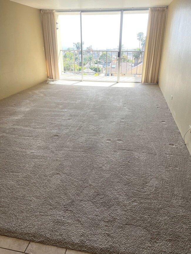 Building Photo - Live Large in PB w/ Ocean Views!