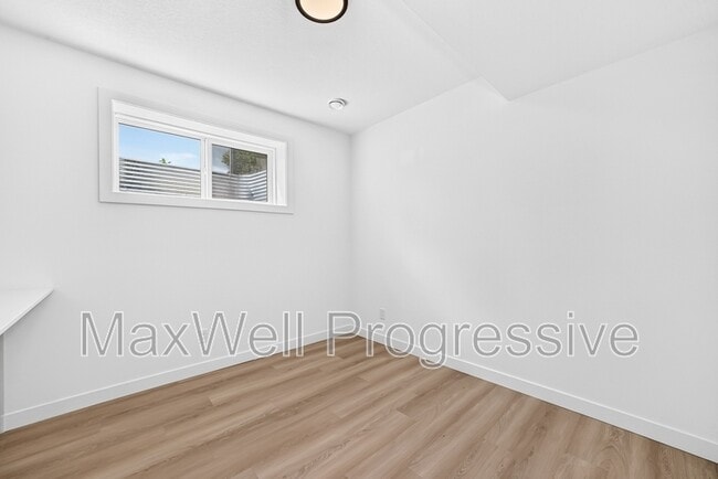 Building Photo - 14510-14595 95 Ave NW