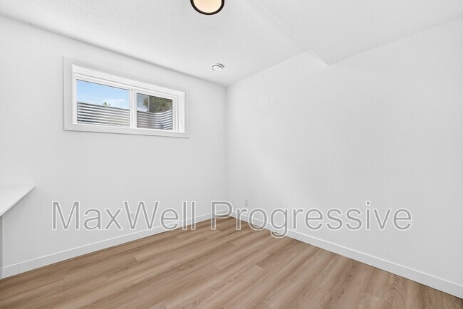 Photo du bâtiment - 14510-14595 95 Ave NW