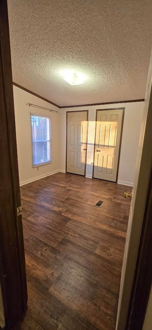 Building Photo - Private 3bd 2bath house