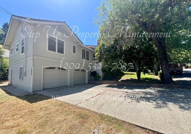 Building Photo - Beautiful 1920's 3 Bed 1 Bath Home Within ...