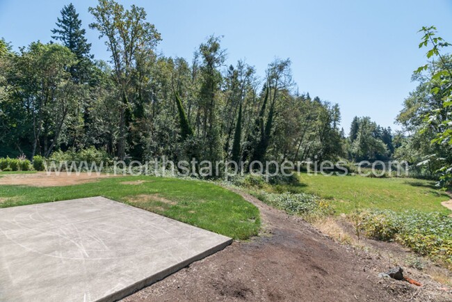 Building Photo - Executive Custom Home with River View on A...