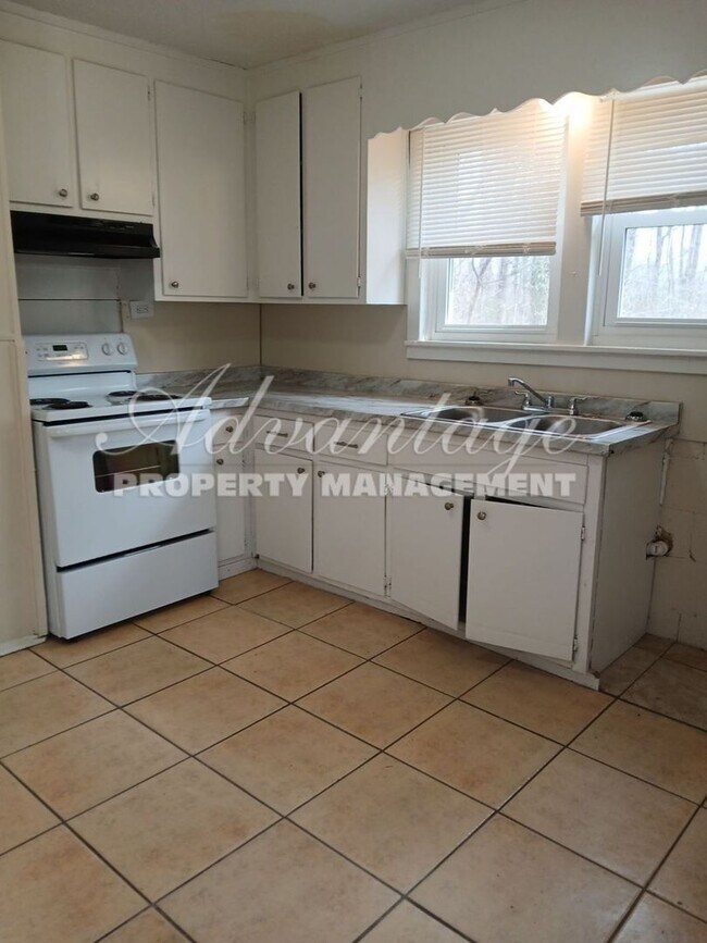 Building Photo - Newly Renovated Home In Frayser