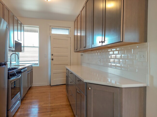 Building Photo - 2130 W Berteau Ave