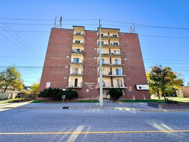 Photo du bâtiment - 1989 Wyandotte St W
