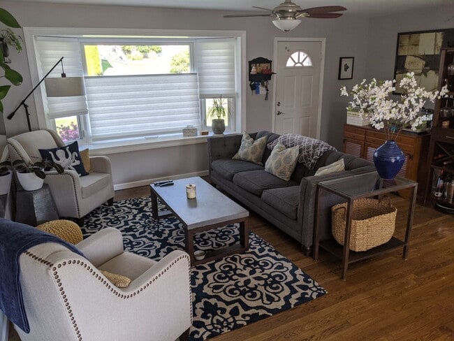 Upstairs Living Room with Large Bay Window - 4201 Collier Rd