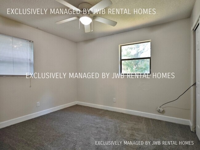 Foto del edificio - 8120 Joffre Dr