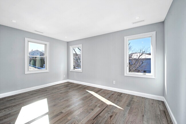 Foto del edificio - 83 Lincoln Ave E