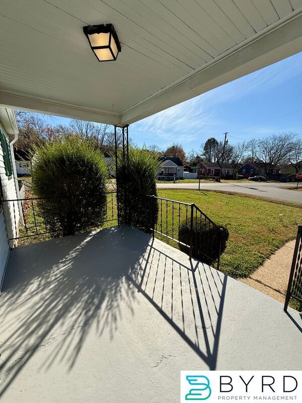 Building Photo - 5305 Lochaven Ave