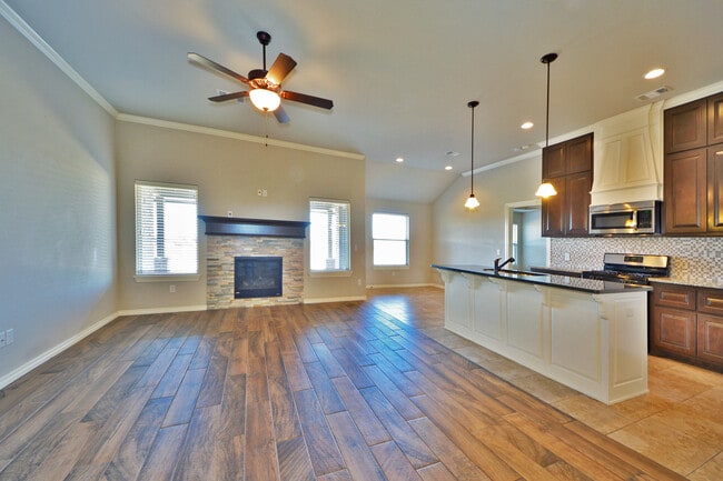 Building Photo - 625 Foss Dr
