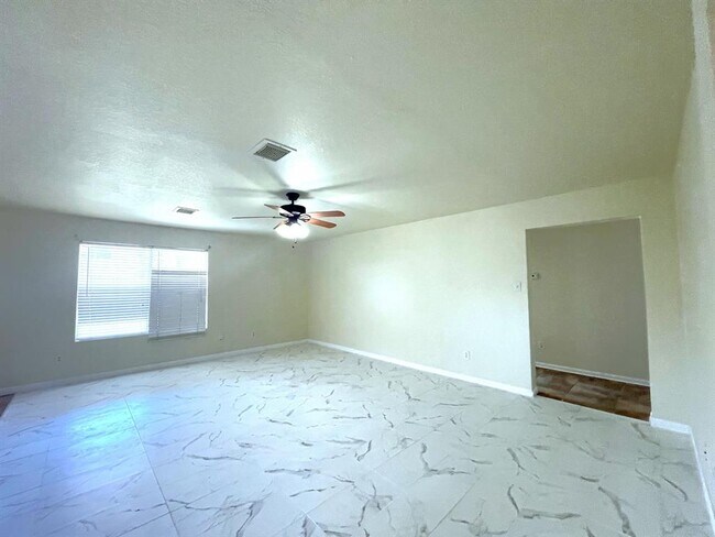 Foto del edificio - 5818 Linksman Ln