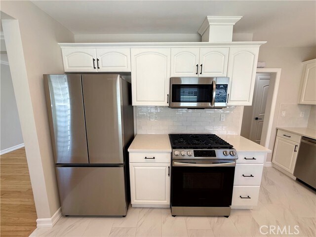 Foto del edificio - 517 Blossom Ln