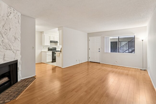 Building Photo - 725 E Providencia Ave