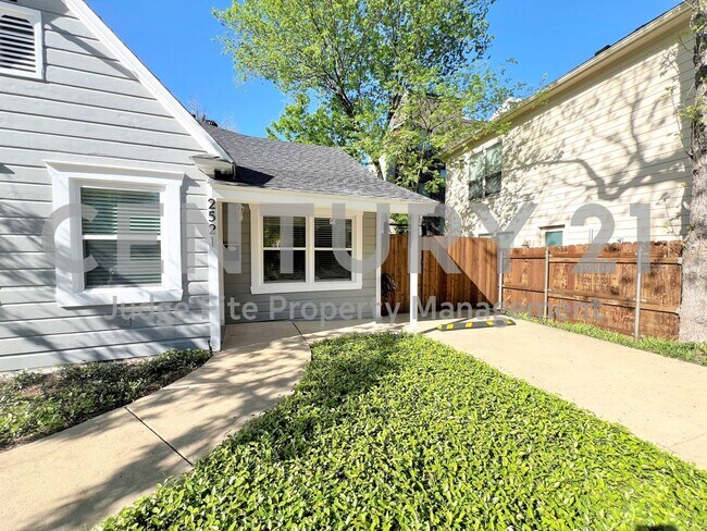 Foto del edificio - Charming 1/1 Duplex Near Lower Greenville ...