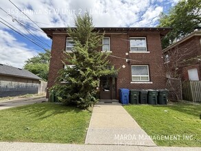 Building Photo - 359 Hanna St W