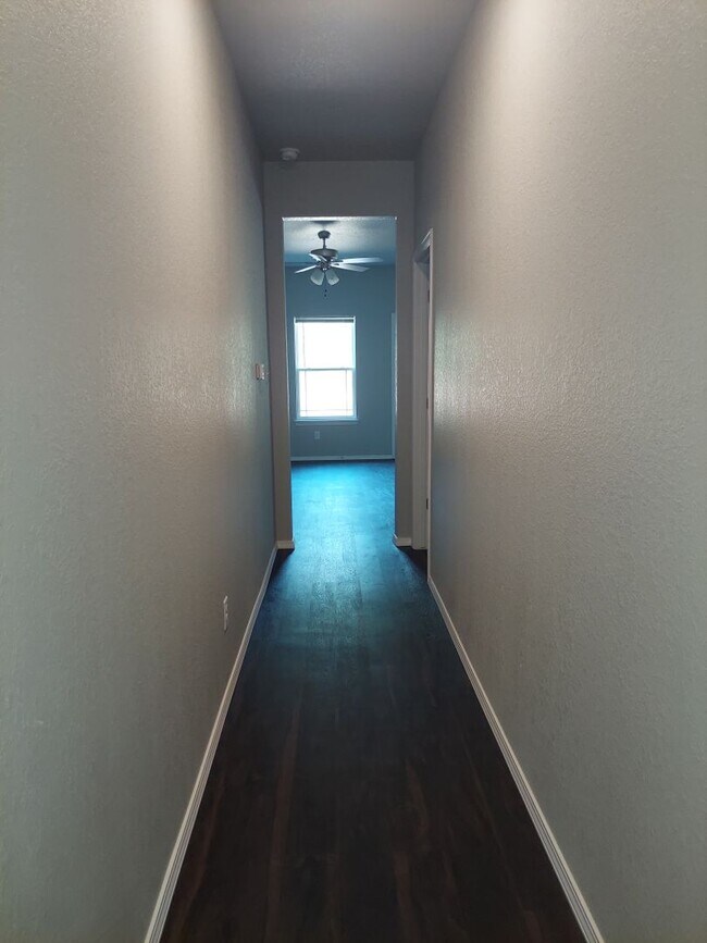 Building Photo - Beautiful New Townhomes in Alma! **MOVE IN...