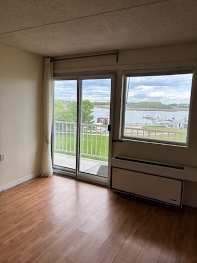 Foto del edificio - 100 Cove Way