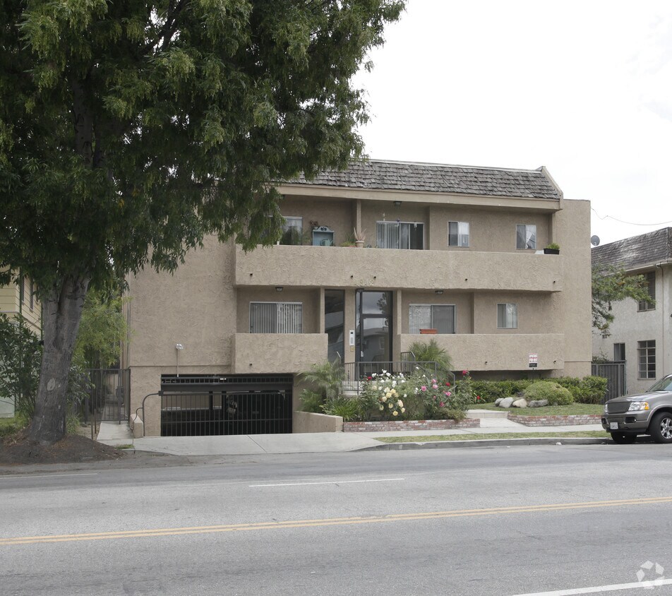 Building Photo - 4942 Whitsett Ave