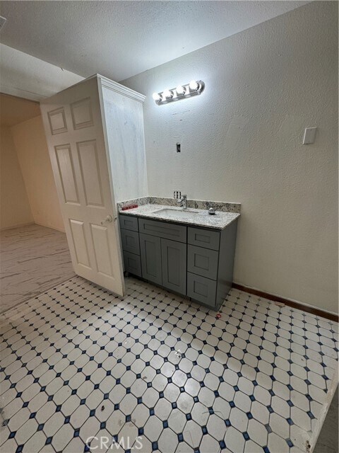 Foto del edificio - 6475 Stover Ave