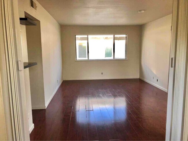 Building Photo - 872 Gallatin Dr