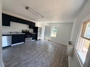 Building Photo - 520 S Scenic Ave