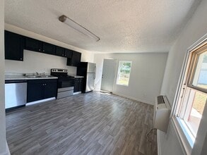 Building Photo - 520 S Scenic Ave