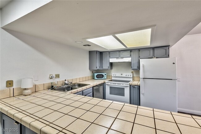 Building Photo - 4150 Sanderling Cir