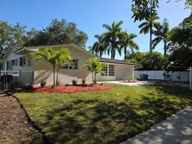 Foto del edificio - 13920 Kendale Lakes Blvd