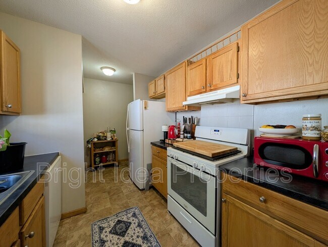 Foto del edificio - 2710 Upland Ln N