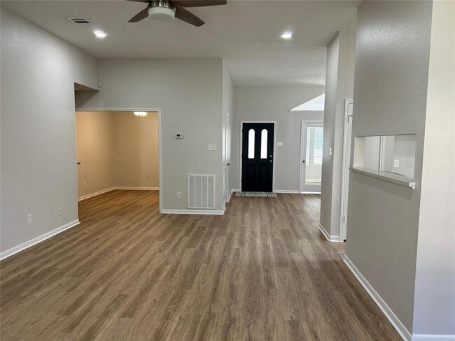 Foto del edificio - 8639 Sunny Ridge Dr