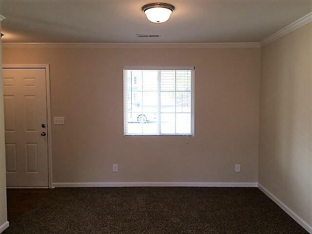 Building Photo - 107 Oak Knoll Dr