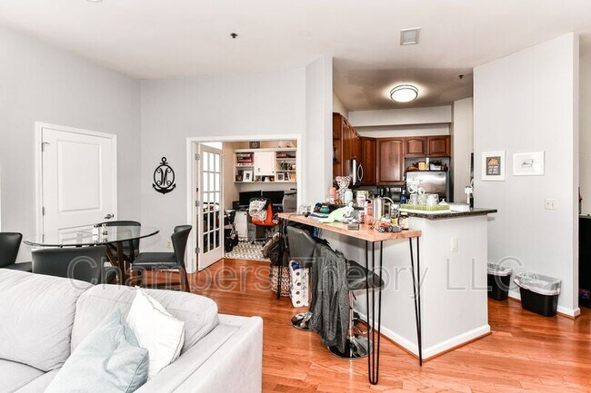 Building Photo - 309 Holland Ln