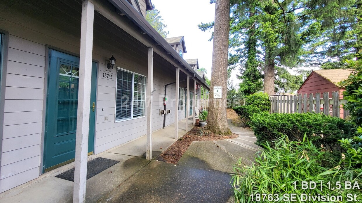 Foto principal - Cozy 1 BD | 1.5 BA Townhome with Patio - G...
