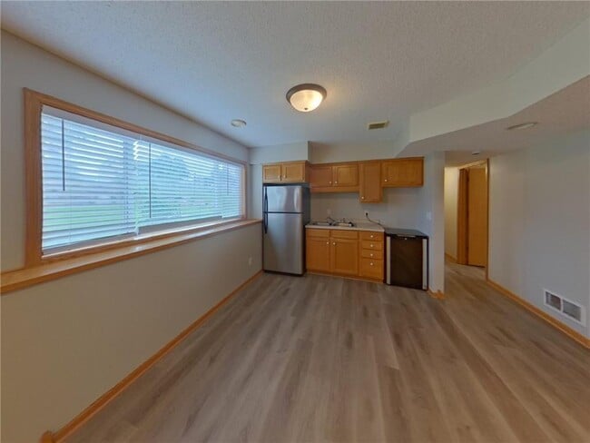 Building Photo - 452 Orchard Pkwy W