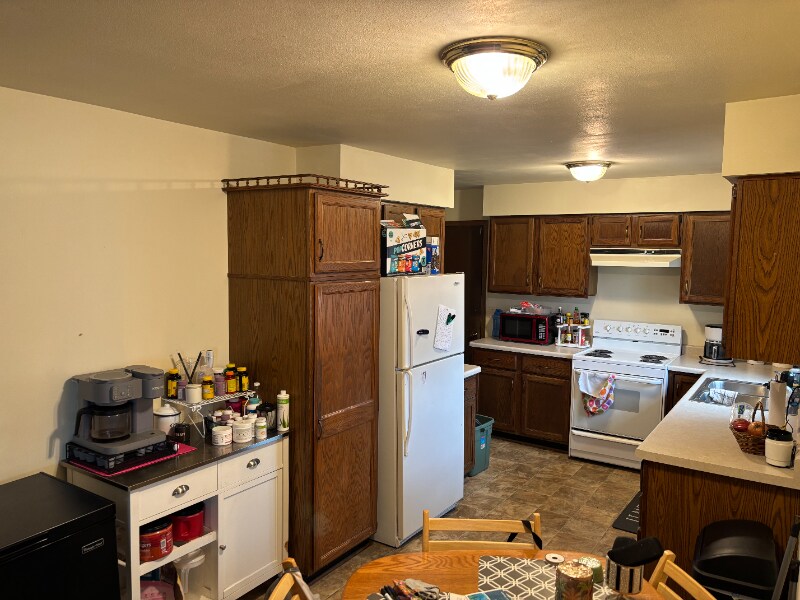 Building Photo - 800 Spahn Dr