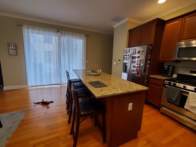 Cocina - 2531 W Moffat St