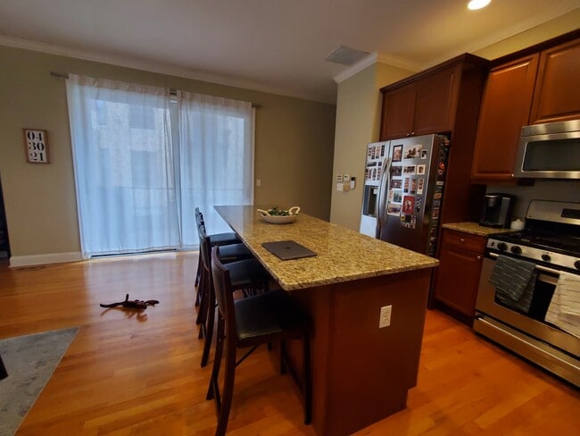 Kitchen - 2531 W Moffat St