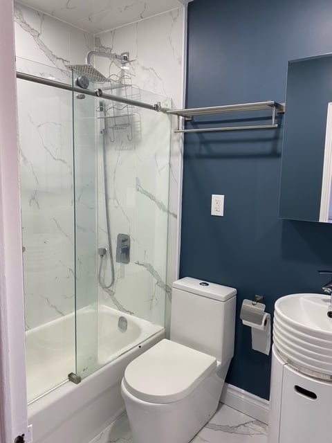 Building Photo - Beautiful 1 Bedroom, Balcony with Lake View and Full Marble Bathroom