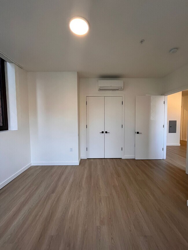 Foto del edificio - 328 Pacific Ave