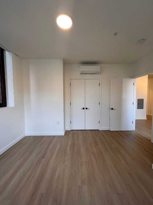 Building Photo - 328 Pacific Ave